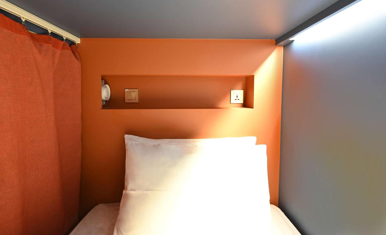 Male-Only Single Pods  Dream Chaser Boutique Capsule Hotel Singapore City Male-Only Single Pods  Dream Chaser Boutique Capsule Hotel Singapore City