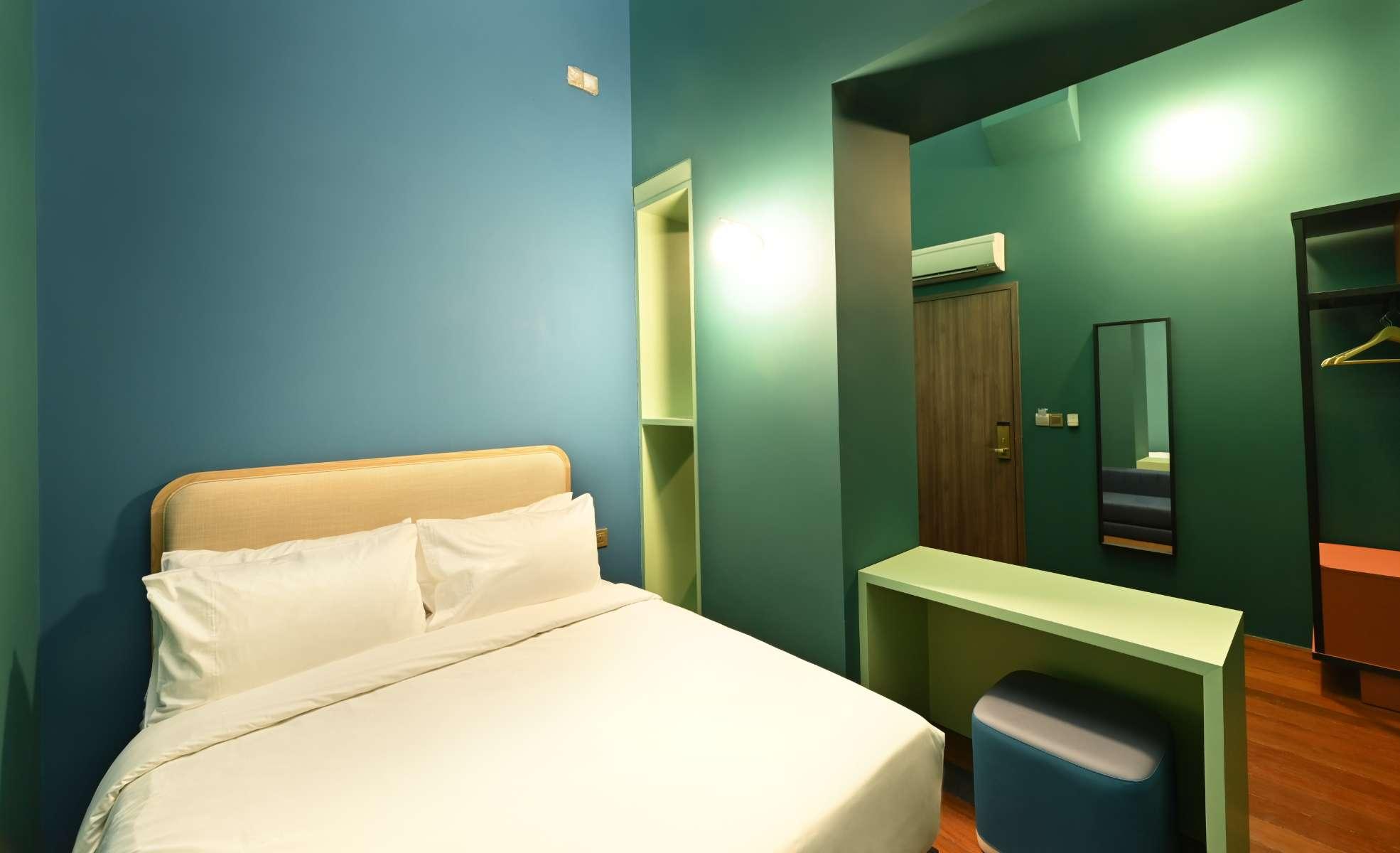 None  Dream Chaser Boutique Capsule Hotel Singapore City