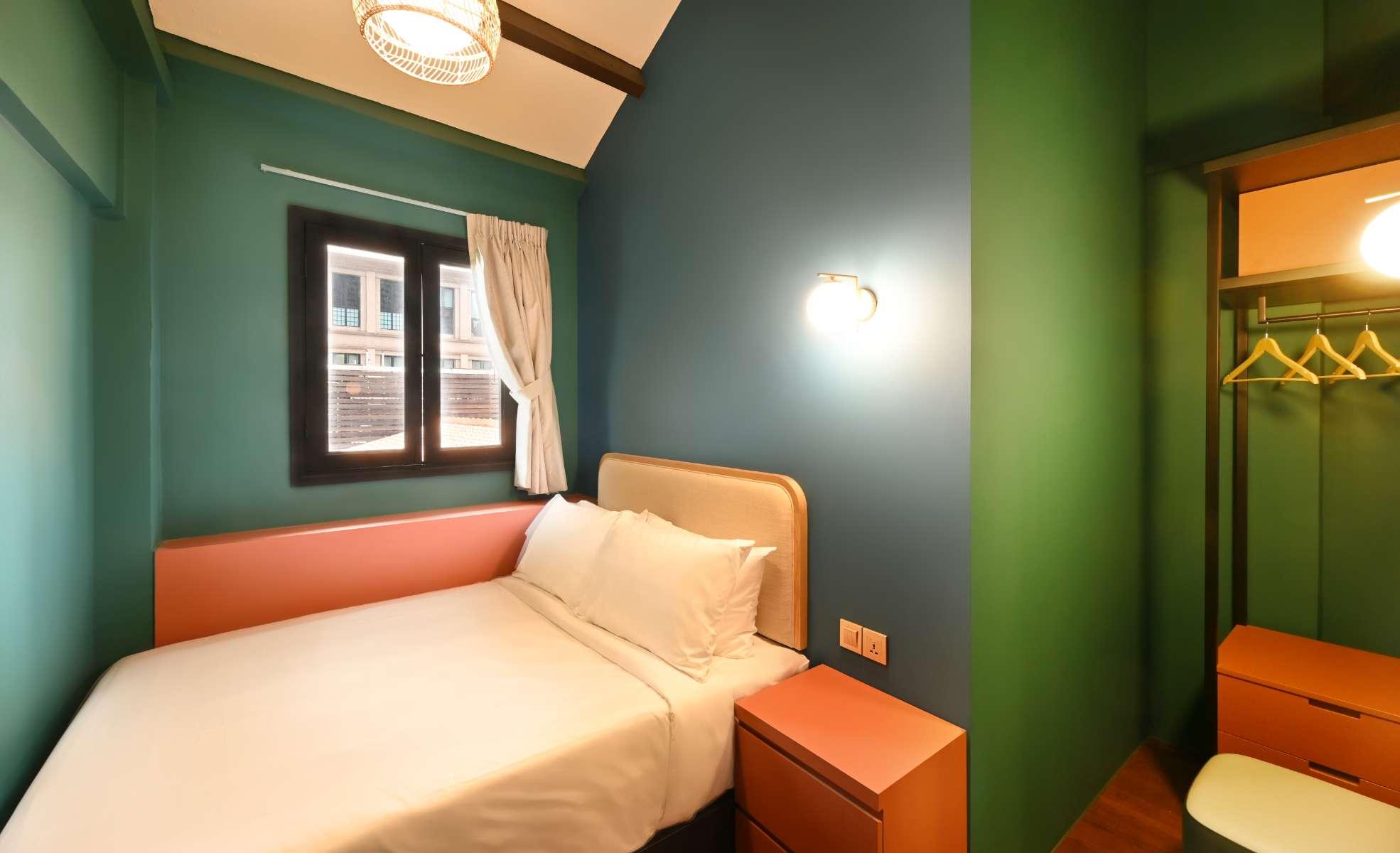 None  Dream Chaser Boutique Capsule Hotel Singapore City